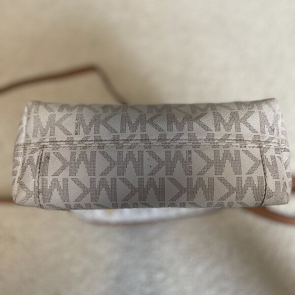 Michael Kors purse - Picture 4 of 5